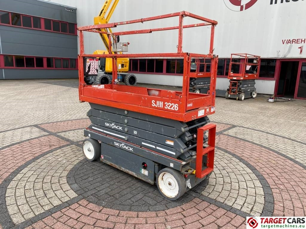 SkyJack SJIII-3226 Electric 3226 Scissor Work Lift 990cm - Plataforma de tijeras: foto 4 SkyJack SJIII-3226 Electric 3226 Scissor Work Lift 990cm - Plataforma de tijeras: foto 4