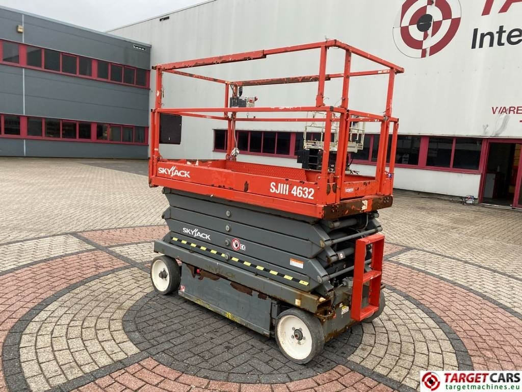 SkyJack SJIII-4632 Electric 4632 Scissor Work Lift 1170cm - Plataforma de tijeras: foto 4 SkyJack SJIII-4632 Electric 4632 Scissor Work Lift 1170cm - Plataforma de tijeras: foto 4