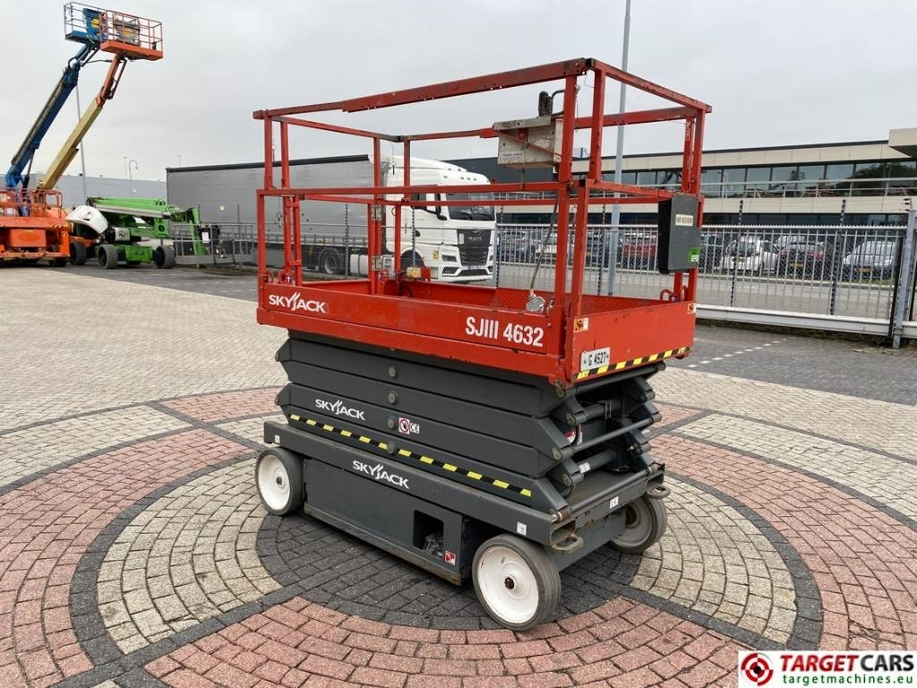 SkyJack SJIII-4632 Electric 4632 Scissor Work Lift 1170cm - Plataforma de tijeras: foto 2 SkyJack SJIII-4632 Electric 4632 Scissor Work Lift 1170cm - Plataforma de tijeras: foto 2
