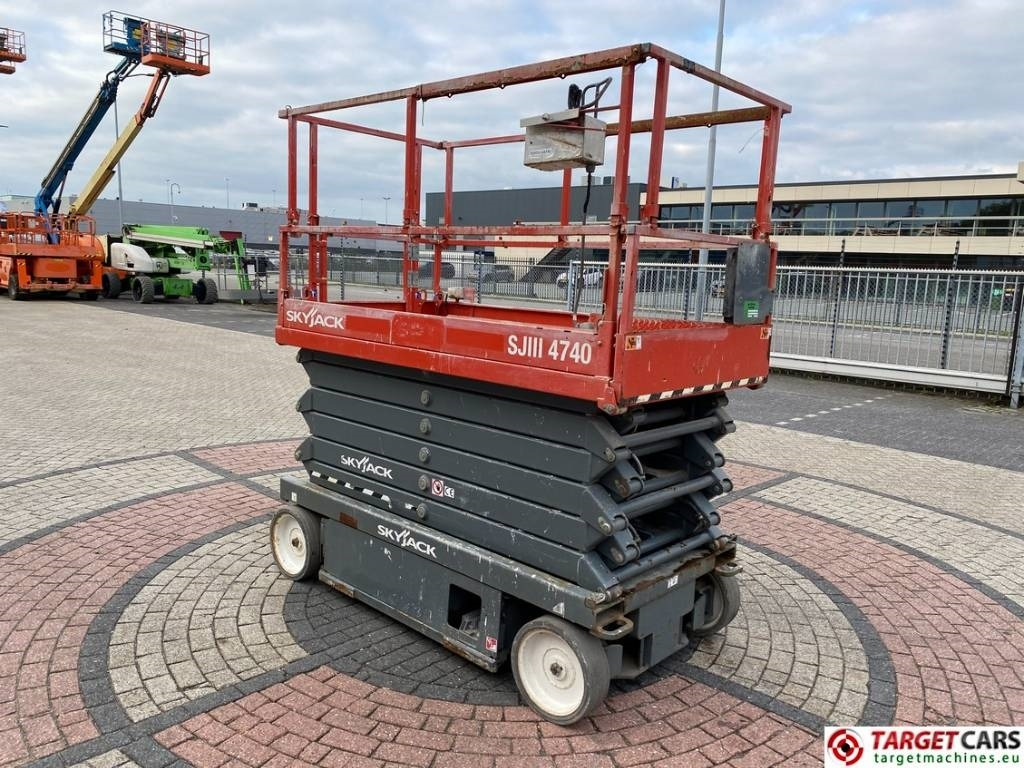 SkyJack SJIII-4740 Electric 4740 Scissor Work Lift 1380cm - Plataforma de tijeras: foto 2 SkyJack SJIII-4740 Electric 4740 Scissor Work Lift 1380cm - Plataforma de tijeras: foto 2