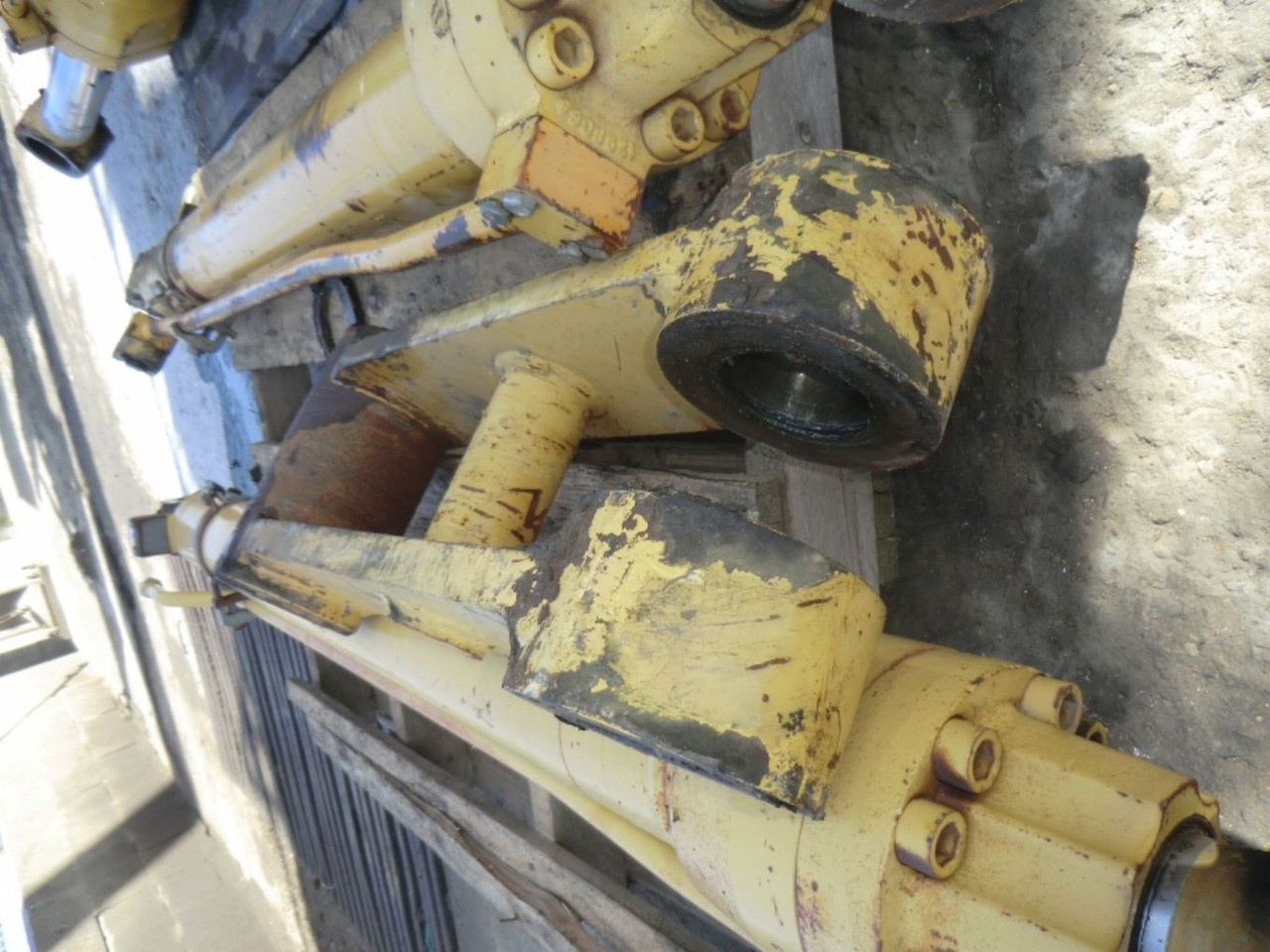 Caterpillar 317B LN BIELLA - Carrocería y exterior para Maquinaria de construcción: foto 2 Caterpillar 317B LN BIELLA - Carrocería y exterior para Maquinaria de construcción: foto 2