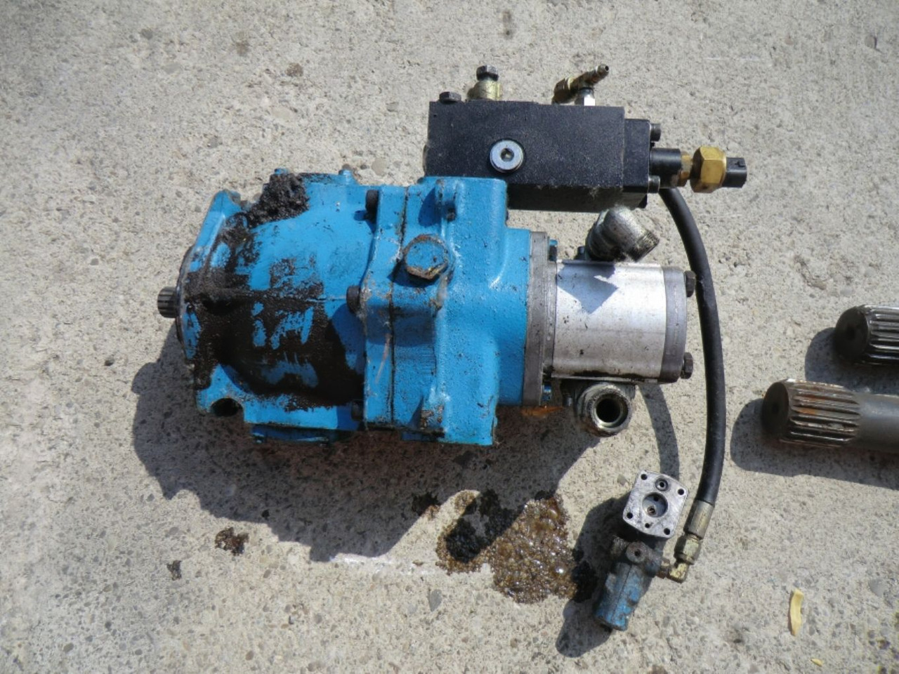 VOLVO L120C ALBERO, SENSORE E POMPA - Transmisión para Maquinaria de construcción: foto 1 VOLVO L120C ALBERO, SENSORE E POMPA - Transmisión para Maquinaria de construcción: foto 1