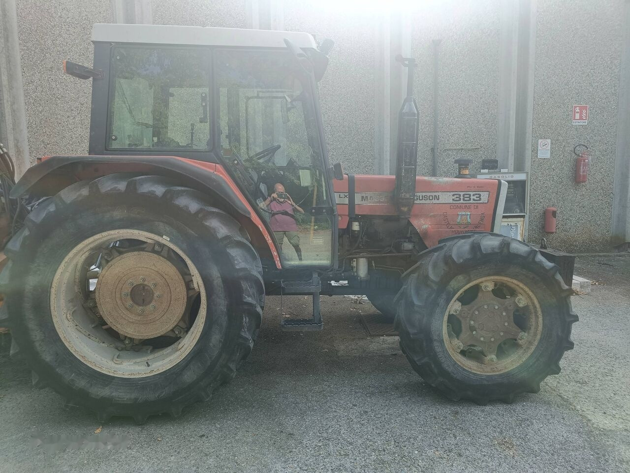 Massey Ferguson 383 - Tractor: foto 2 Massey Ferguson 383 - Tractor: foto 2