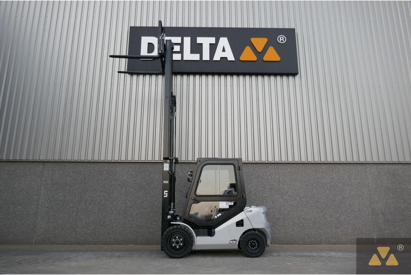 Un FD30T-NJB1 - Maquinaria de construcción: foto 3 Un FD30T-NJB1 - Maquinaria de construcción: foto 3