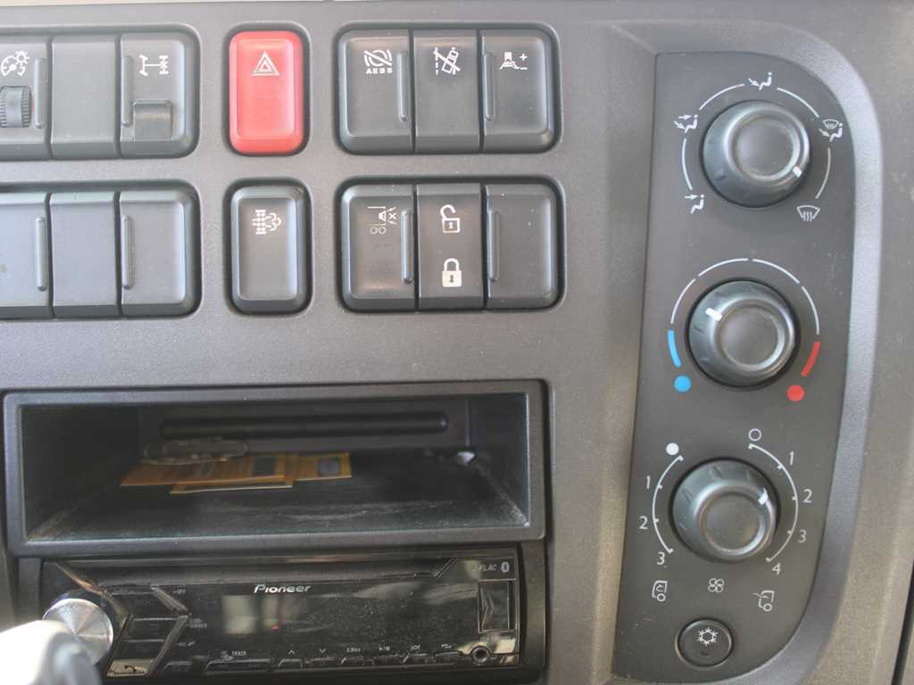 Camión lona DAF LF 210, EURO 6, SLEEPING BODY: foto 16