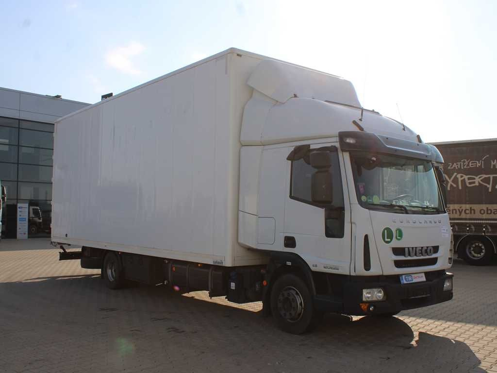 Iveco EUROCARGO 120EL22, EURO 6, PNEU 80% - Camión caja cerrada: foto 2 Iveco EUROCARGO 120EL22, EURO 6, PNEU 80% - Camión caja cerrada: foto 2