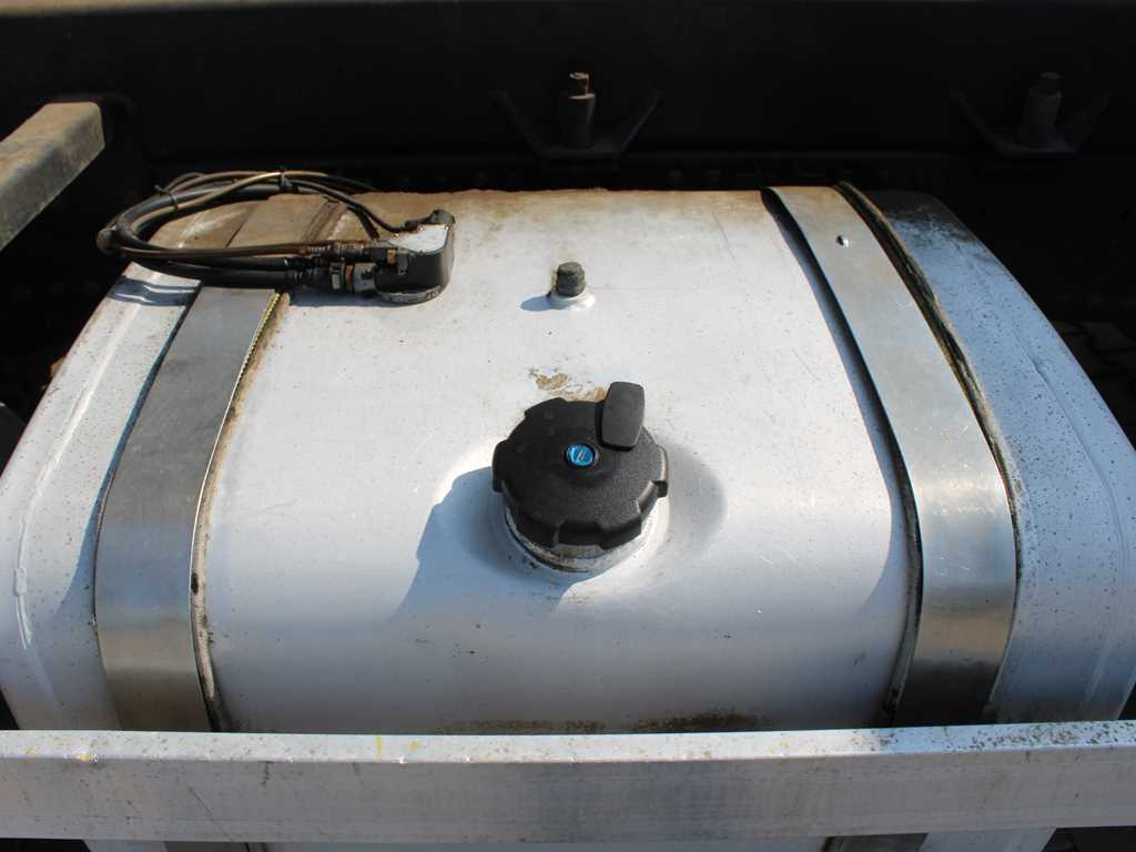 Leasing de  MAN TGM 26.280, EURO 4, THREE SIDED, 6X4, INDEPENDENT AIR CONDITIONING MAN TGM 26.280, EURO 4, THREE SIDED, 6X4, INDEPENDENT AIR CONDITIONING: foto 10