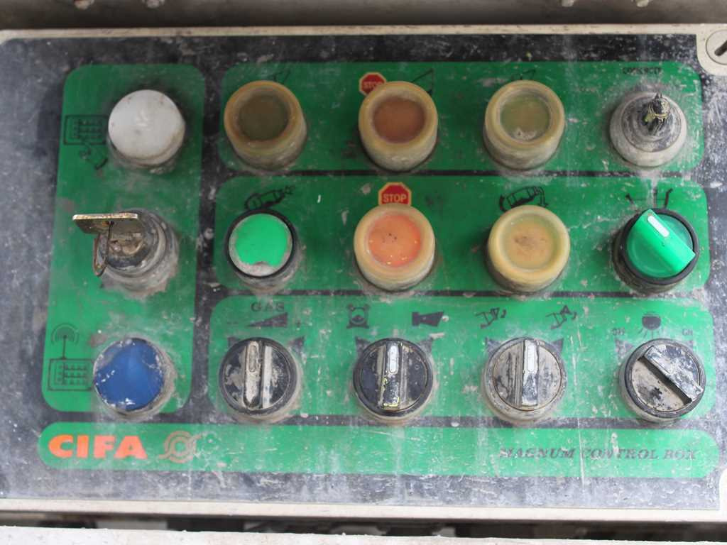 Camión hormigonera con bomba Renault KERAX 420, EURO 3, 7m3, 8X4, CIFA MAGNUM MK 24.4 CONCRETE PUMP: foto 11