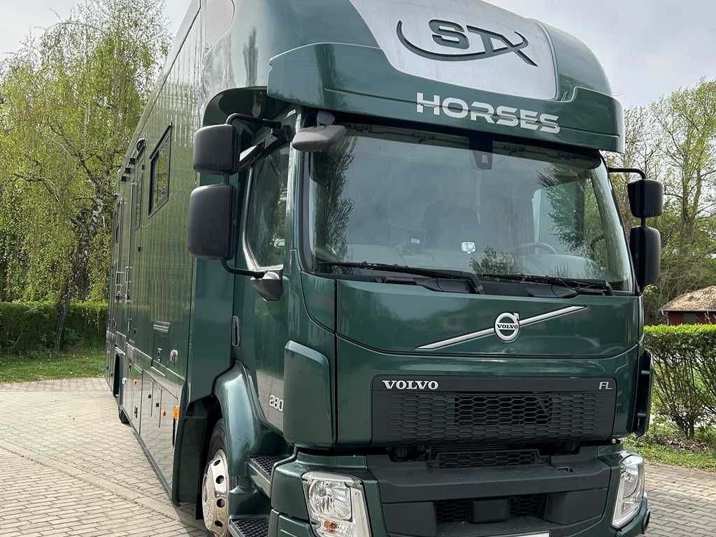 Volvo STX FL, 6 PEOPLE, 5 HORSES, CAMERA, 2X TAIL LIFT - Camión para caballos: foto 2 Volvo STX FL, 6 PEOPLE, 5 HORSES, CAMERA, 2X TAIL LIFT - Camión para caballos: foto 2