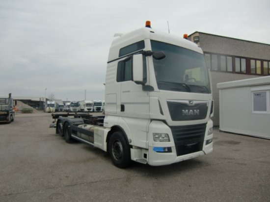 MAN TGX 26.460 XXL 6x2 Liftachse Euro 6 Unterfaltbühne - Camión portacontenedore/ Intercambiable: foto 3 MAN TGX 26.460 XXL 6x2 Liftachse Euro 6 Unterfaltbühne - Camión portacontenedore/ Intercambiable: foto 3