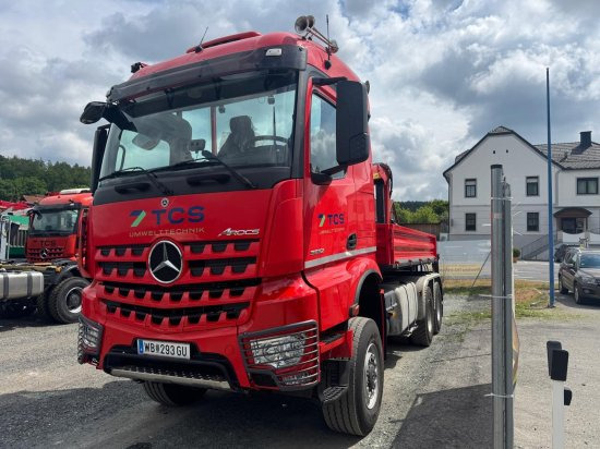 Mercedes-Benz AROCS 3552 963-2F Epsilon M100L86 Kran ? Leistungsstarker Holzladekran mit hoher Reichweite - Camión grúa: foto 1 Mercedes-Benz AROCS 3552 963-2F Epsilon M100L86 Kran ? Leistungsstarker Holzladekran mit hoher Reichweite - Camión grúa: foto 1