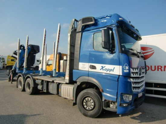 Mercedes-Benz Arocs 3353 6x4 Holztransp., Palfinger Kran Epsilon - Camión forestal, Camión grúa: foto 1 Mercedes-Benz Arocs 3353 6x4 Holztransp., Palfinger Kran Epsilon - Camión forestal, Camión grúa: foto 1