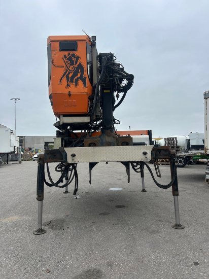 Plateau-Wechselpritsche mit Loglift 140S inkl. Rotator und Greifer - Carrocería abierta: foto 5 Plateau-Wechselpritsche mit Loglift 140S inkl. Rotator und Greifer - Carrocería abierta: foto 5