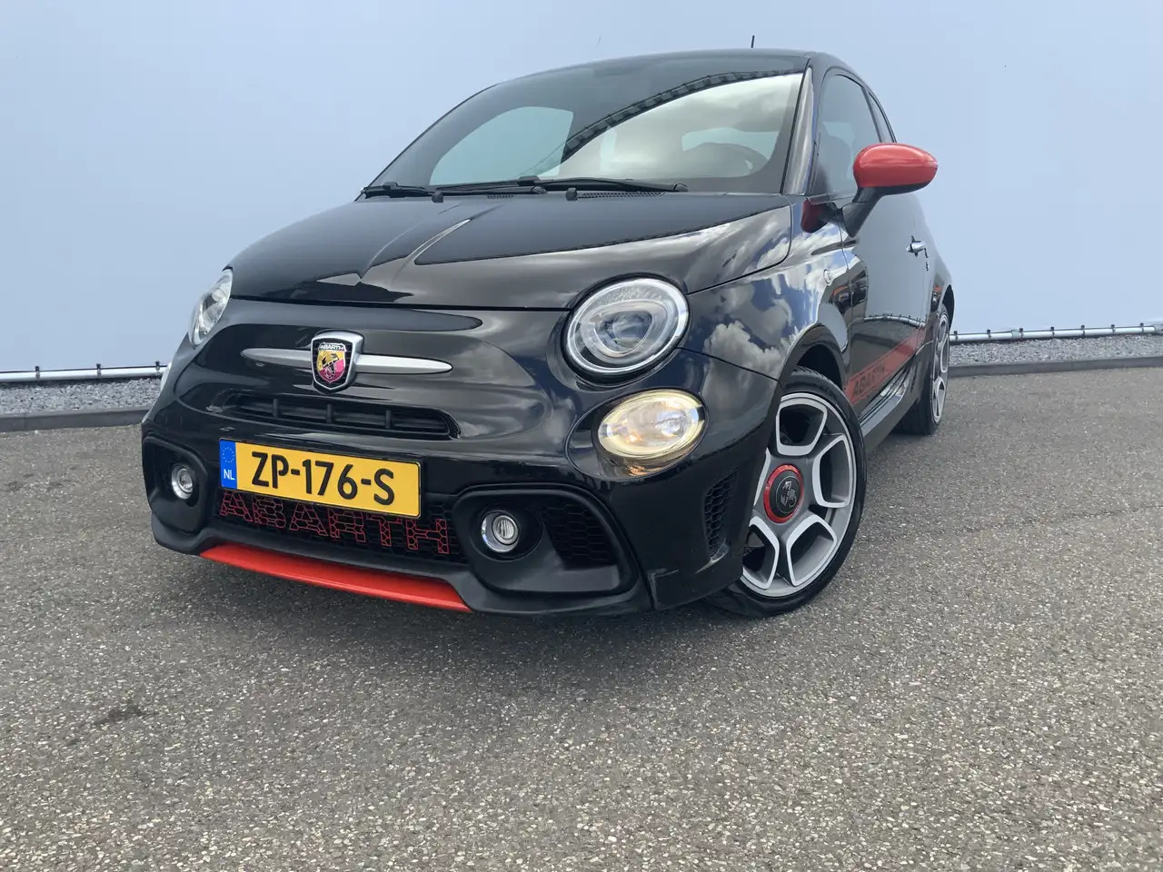 Fiat 500C Abarth 1.4 T-Jet 595 Automaat Euro 6 - Descapotable: foto 2 Fiat 500C Abarth 1.4 T-Jet 595 Automaat Euro 6 - Descapotable: foto 2