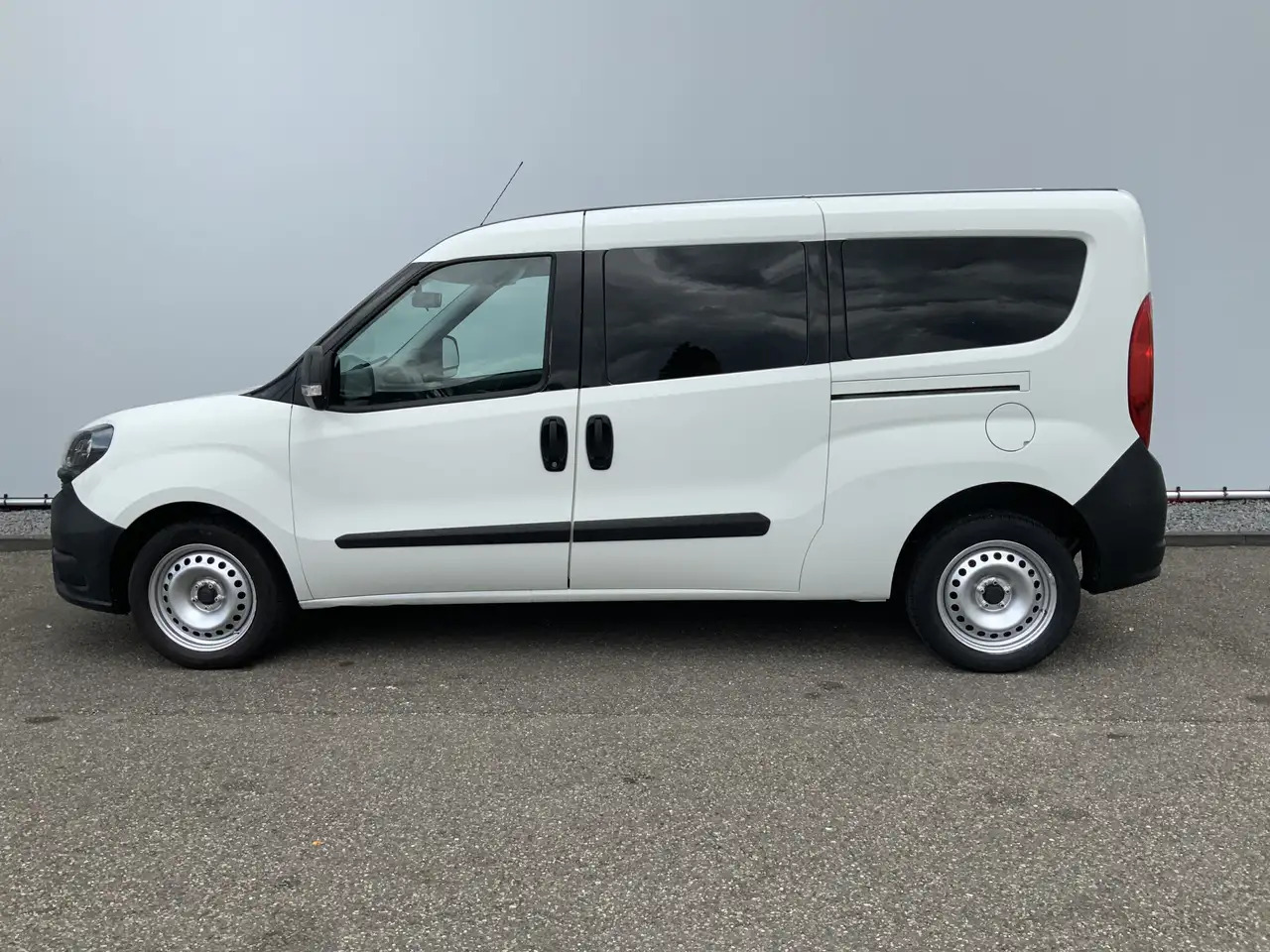 Fiat Doblo Cargo 1.4 L2H1 Maxi Dub Schuifdeuren Euro 6. Benzi - Furgoneta pequeña: foto 3 Fiat Doblo Cargo 1.4 L2H1 Maxi Dub Schuifdeuren Euro 6. Benzi - Furgoneta pequeña: foto 3