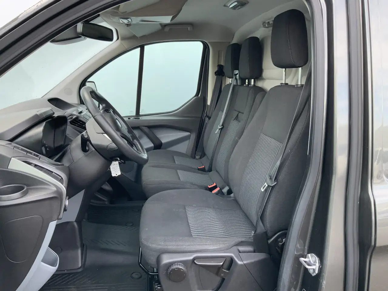 Ford Transit Custom 270 2.2 TDCI L1H1 Trend Airco Camera Cruise Dakdra - Furgón: foto 4 Ford Transit Custom 270 2.2 TDCI L1H1 Trend Airco Camera Cruise Dakdra - Furgón: foto 4