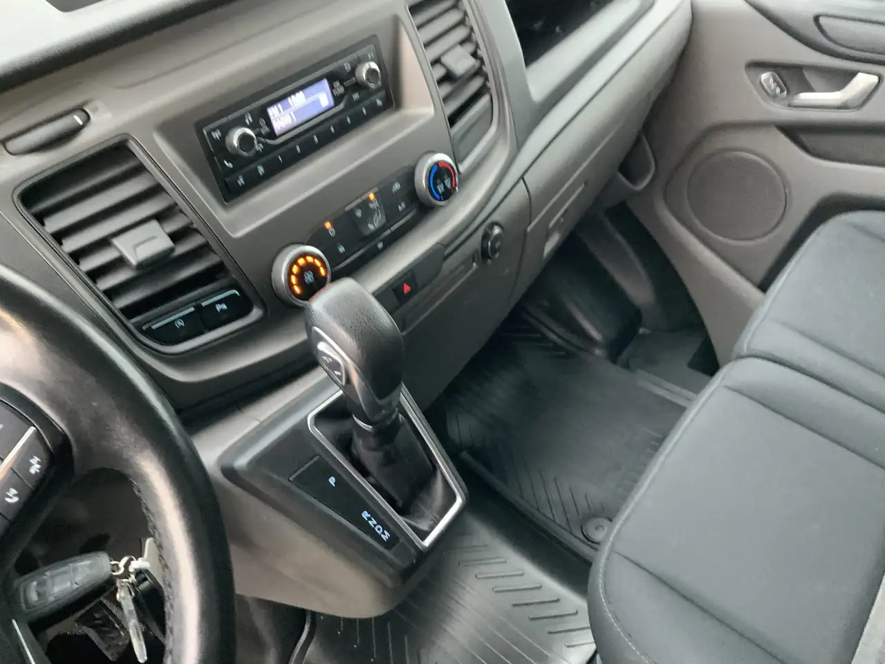 Ford Transit Custom 280 2.0 TDCI L1H1 Automaat Dub Schuifdeur Side Bar - Furgón: foto 5 Ford Transit Custom 280 2.0 TDCI L1H1 Automaat Dub Schuifdeur Side Bar - Furgón: foto 5