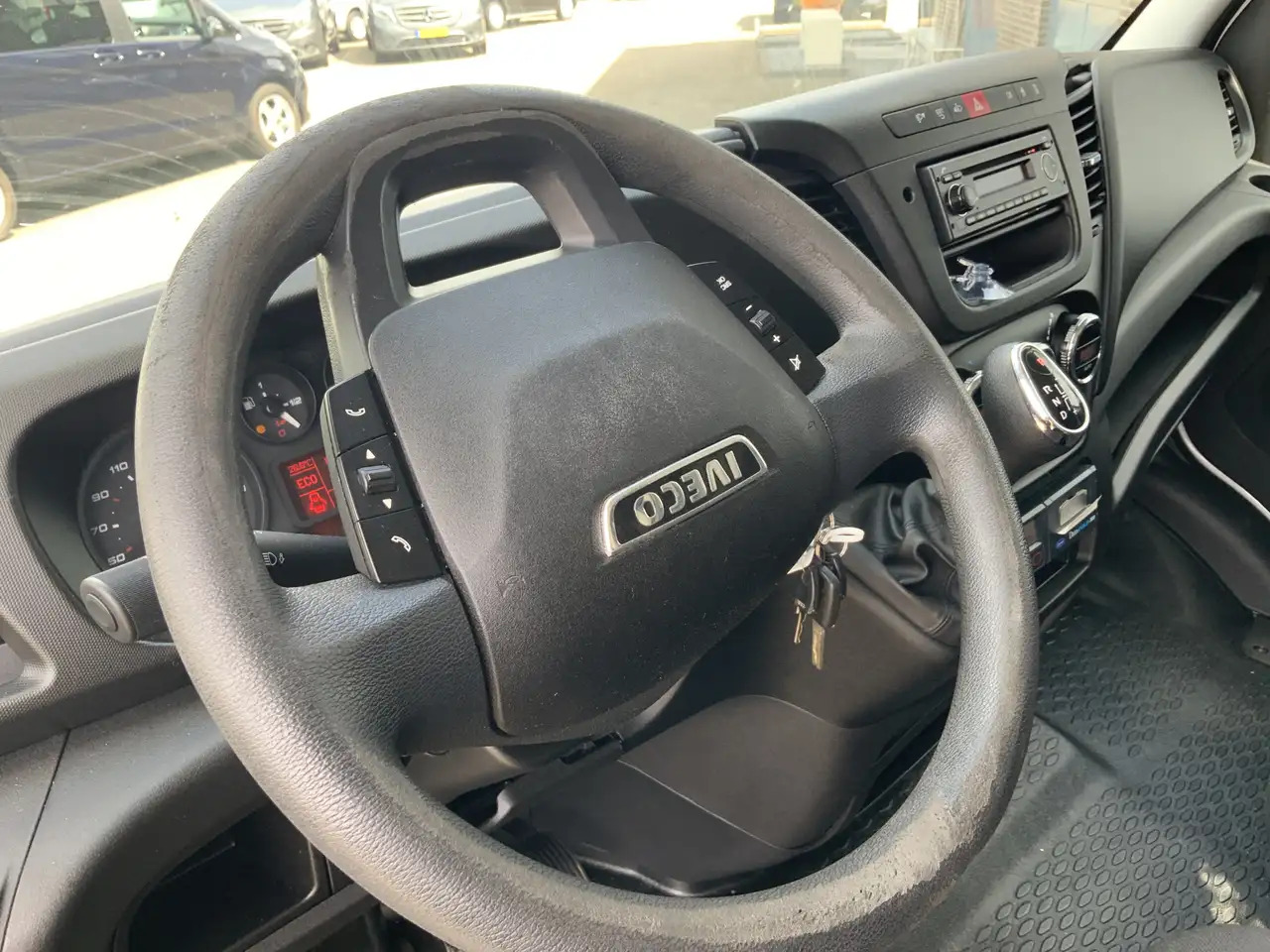 Iveco Daily 35C13 2.3 375 Automaat Koelmeubelbak Deuren Dag&Na - Furgoneta frigorifica: foto 3 Iveco Daily 35C13 2.3 375 Automaat Koelmeubelbak Deuren Dag&Na - Furgoneta frigorifica: foto 3