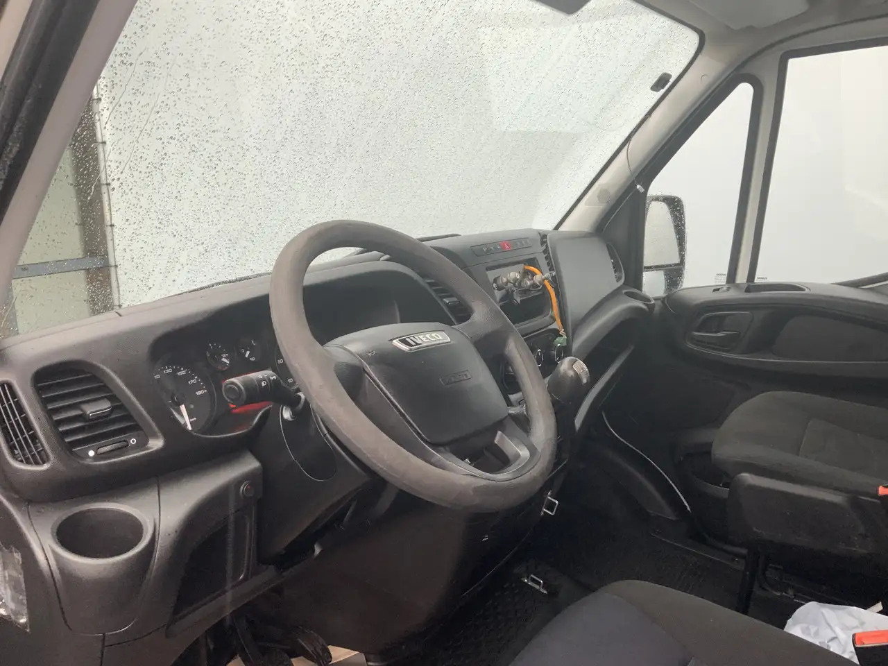 Iveco Daily 35S12 2.3 345 VriesAuto 10 deuren _40 gr onder 0, - Furgoneta caja cerrada: foto 4 Iveco Daily 35S12 2.3 345 VriesAuto 10 deuren _40 gr onder 0, - Furgoneta caja cerrada: foto 4