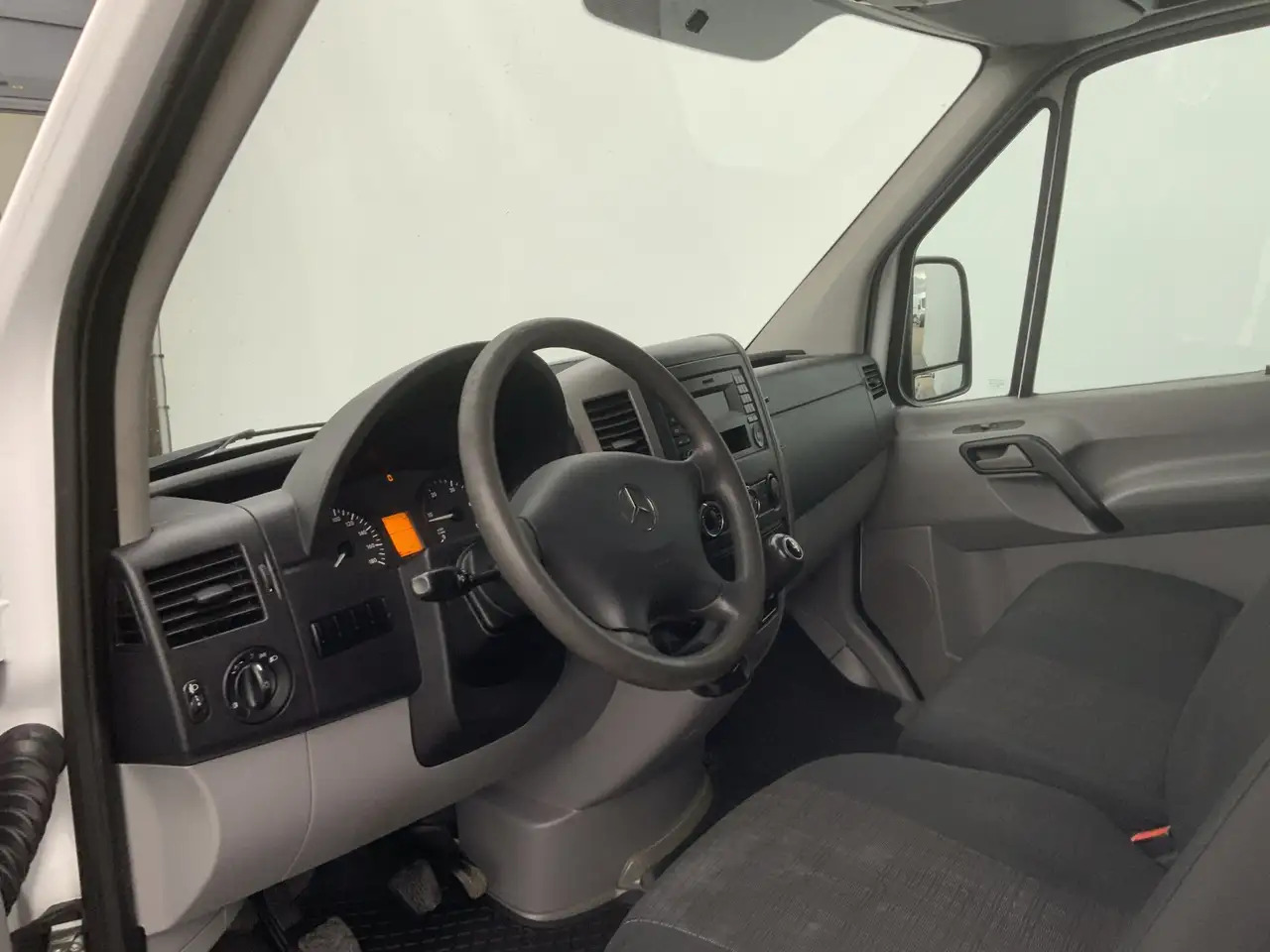Mercedes-Benz Sprinter 313 2.2 CDI 366 L2H2 Airco 3 Zits Opstap extra Slo - Furgón: foto 5 Mercedes-Benz Sprinter 313 2.2 CDI 366 L2H2 Airco 3 Zits Opstap extra Slo - Furgón: foto 5