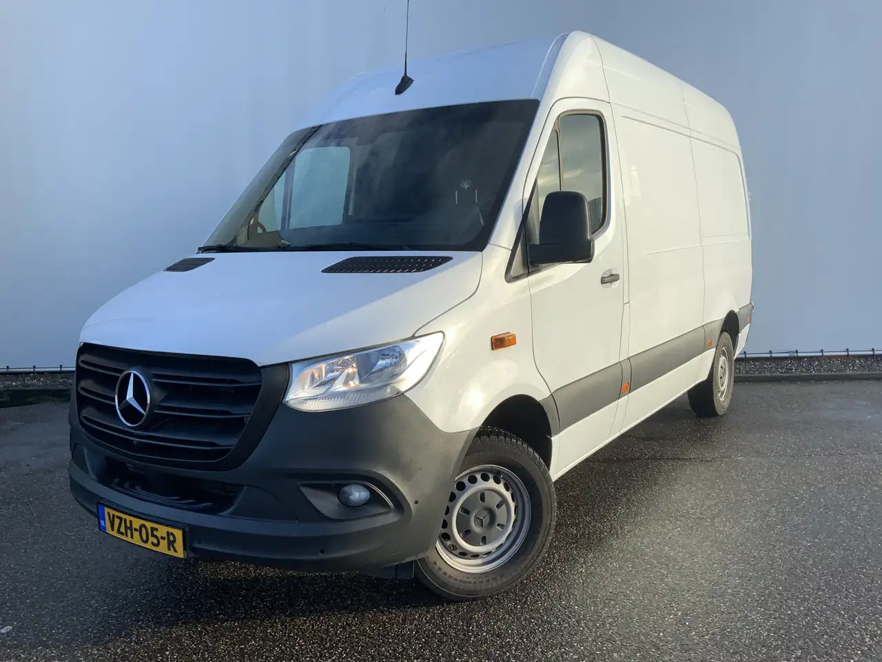 Mercedes-Benz Sprinter 317 1.9 CDI L2H2 RWD Cruise Airco 3 Zits Camera 36 - Furgón: foto 1 Mercedes-Benz Sprinter 317 1.9 CDI L2H2 RWD Cruise Airco 3 Zits Camera 36 - Furgón: foto 1
