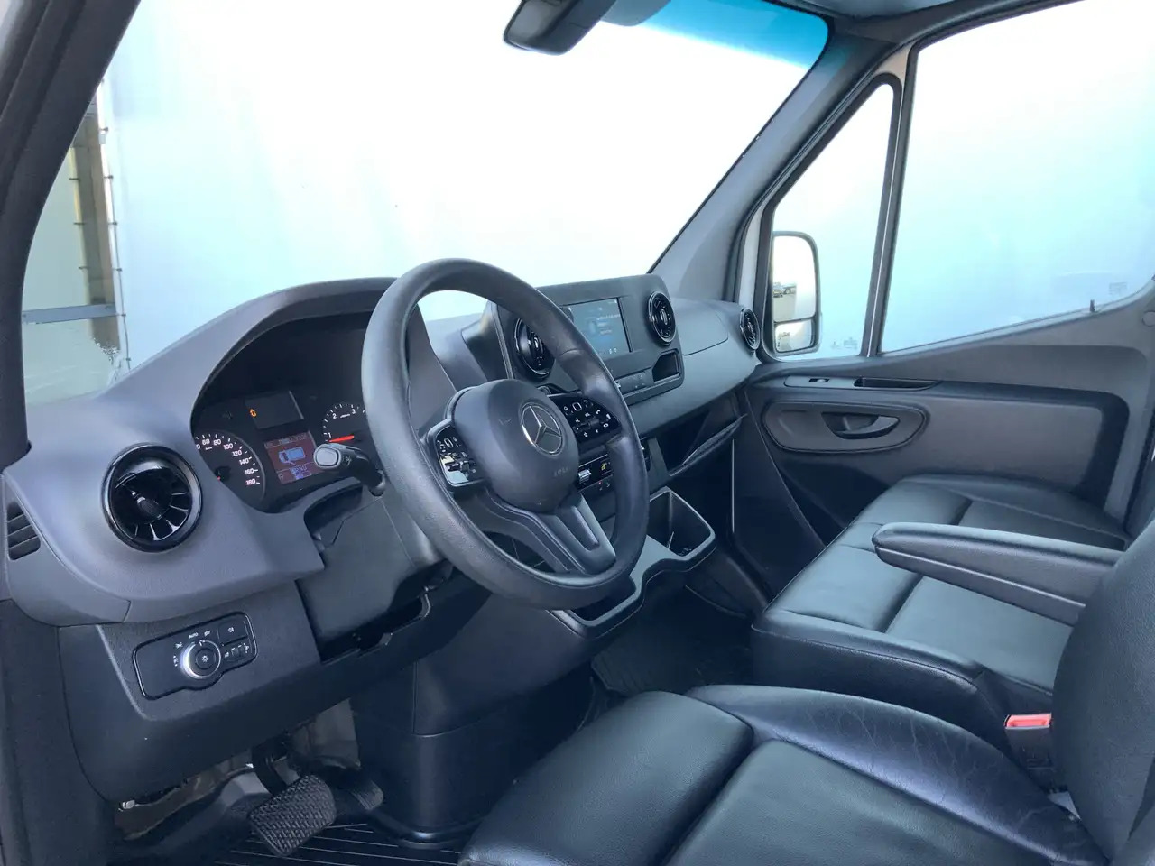 Mercedes-Benz Sprinter 319 3.0 CDI L2H2 Automaat Airco Navi Cruise Leer 3 - Furgón: foto 5 Mercedes-Benz Sprinter 319 3.0 CDI L2H2 Automaat Airco Navi Cruise Leer 3 - Furgón: foto 5