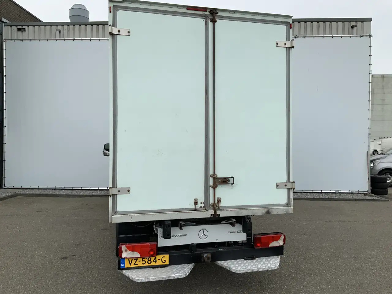 Mercedes-Benz Sprinter 516 2.2 CDI 432 Meubelbak&Deuren &Trap Airco 3 Zit - Furgoneta caja cerrada: foto 2 Mercedes-Benz Sprinter 516 2.2 CDI 432 Meubelbak&Deuren &Trap Airco 3 Zit - Furgoneta caja cerrada: foto 2