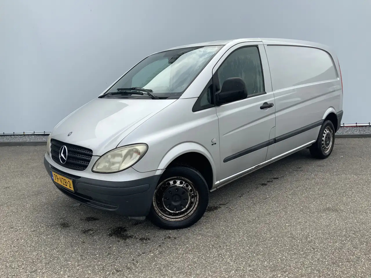Mercedes-Benz Vito 111 CDI 320 Lang Verstuiver lek Airco Cruise 3 Zit - Furgoneta pequeña: foto 1 Mercedes-Benz Vito 111 CDI 320 Lang Verstuiver lek Airco Cruise 3 Zit - Furgoneta pequeña: foto 1