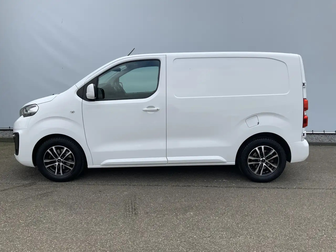 Peugeot Expert 227C 2.0 BlueHDI 150 Premium Pack Airco Cruise Cam - Furgón: foto 3 Peugeot Expert 227C 2.0 BlueHDI 150 Premium Pack Airco Cruise Cam - Furgón: foto 3