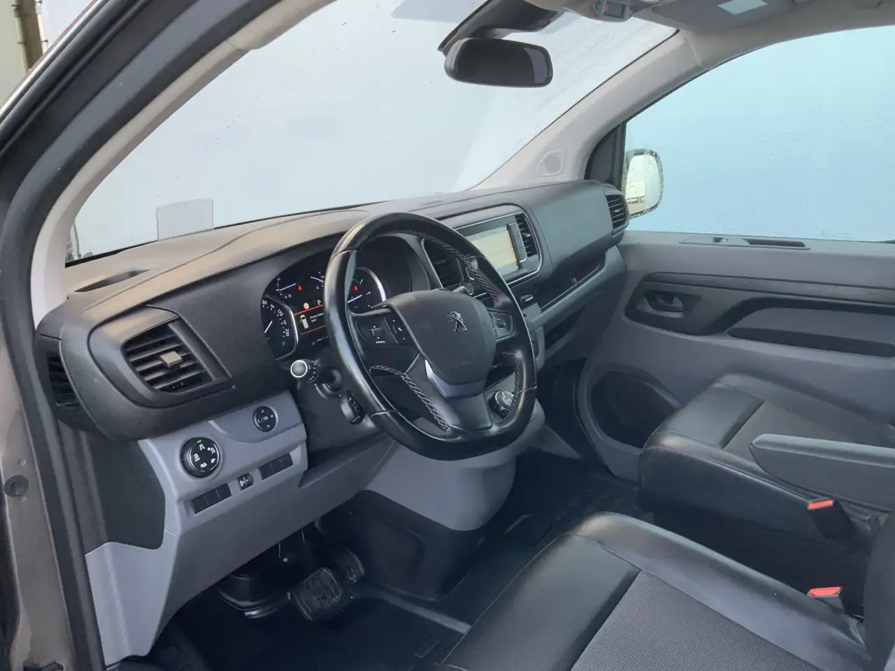 Peugeot Expert 227S 2.0 BlueHD(Koppakking Defect ) 180 Premium Pa - Furgón: foto 5 Peugeot Expert 227S 2.0 BlueHD(Koppakking Defect ) 180 Premium Pa - Furgón: foto 5