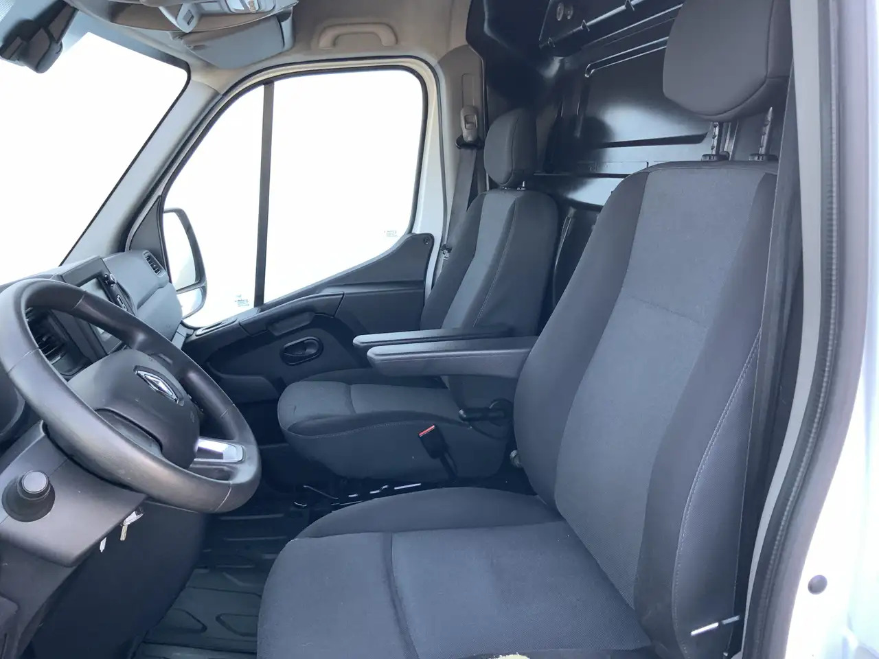 Furgón Renault Master T35 2.3 dCi 135 L2H2 Airco Cruise Navi Side Bar Ca: foto 8 Furgón Renault Master T35 2.3 dCi 135 L2H2 Airco Cruise Navi Side Bar Ca: foto 8