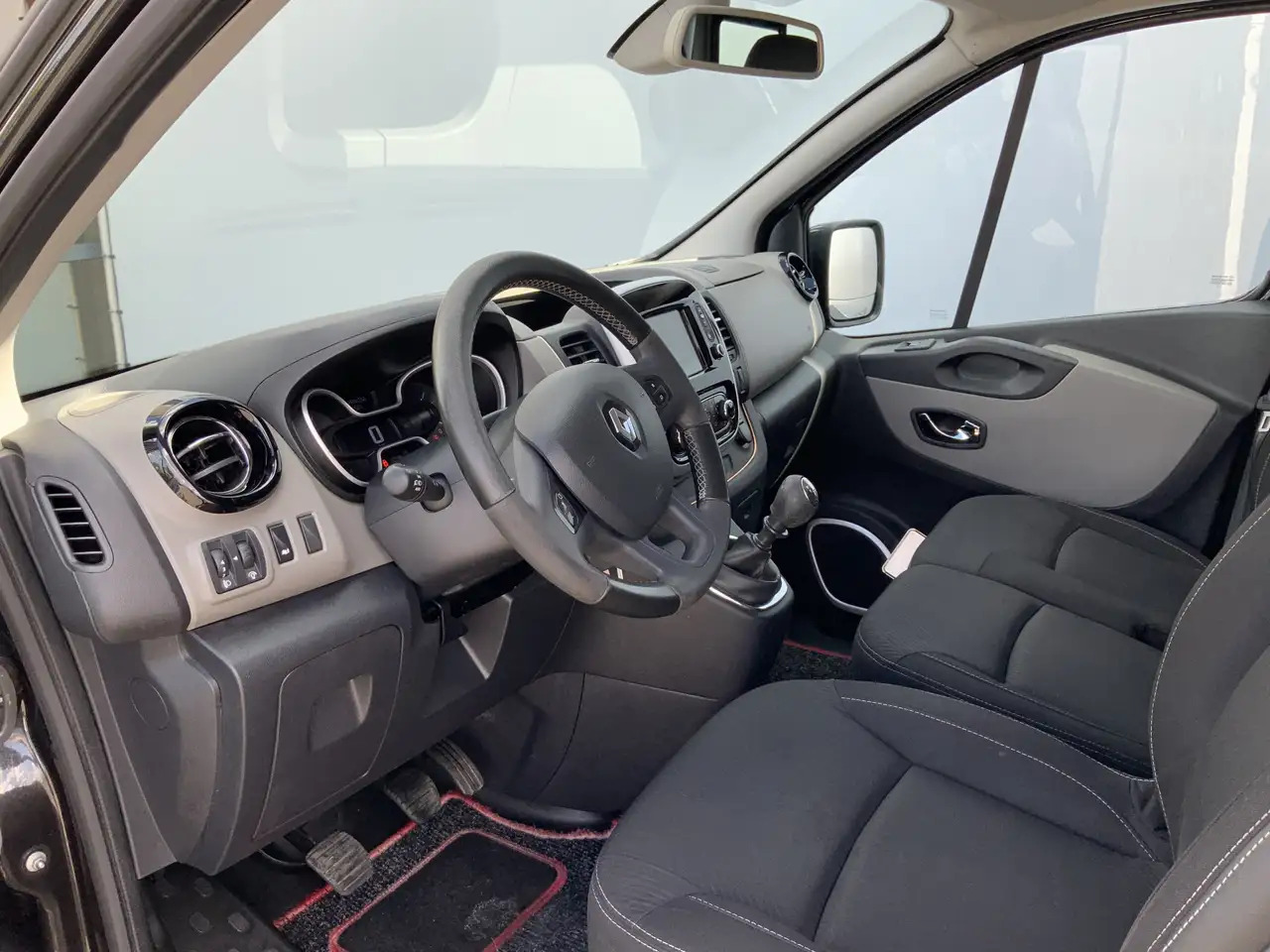 Renault Trafic 1.6 dCi T27 L1H1 Dub Cab Airco Cruise 6 Zits Alu V - Furgoneta combi: foto 5 Renault Trafic 1.6 dCi T27 L1H1 Dub Cab Airco Cruise 6 Zits Alu V - Furgoneta combi: foto 5