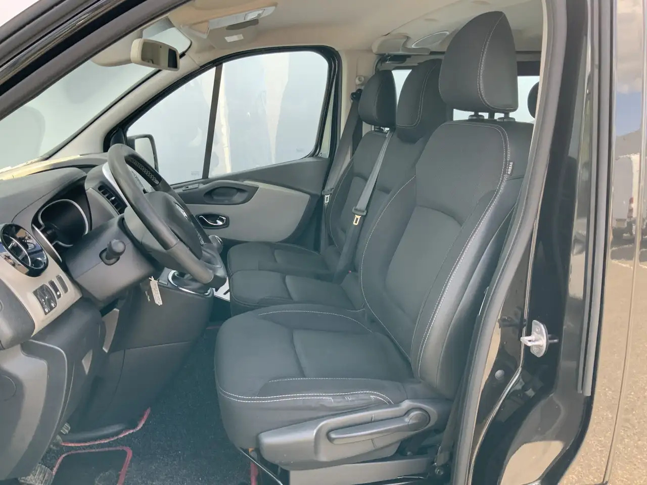 Renault Trafic 1.6 dCi T27 L1H1 Dub Cab Airco Cruise 6 Zits Alu V - Furgoneta combi: foto 4 Renault Trafic 1.6 dCi T27 L1H1 Dub Cab Airco Cruise 6 Zits Alu V - Furgoneta combi: foto 4