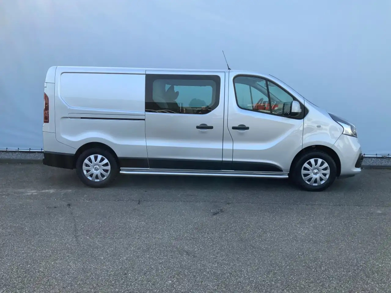 Renault Trafic 1.6 dCi T29 L2H1 Dub Cab Airco Camera Navi Trekhaa - Furgoneta combi: foto 4 Renault Trafic 1.6 dCi T29 L2H1 Dub Cab Airco Camera Navi Trekhaa - Furgoneta combi: foto 4