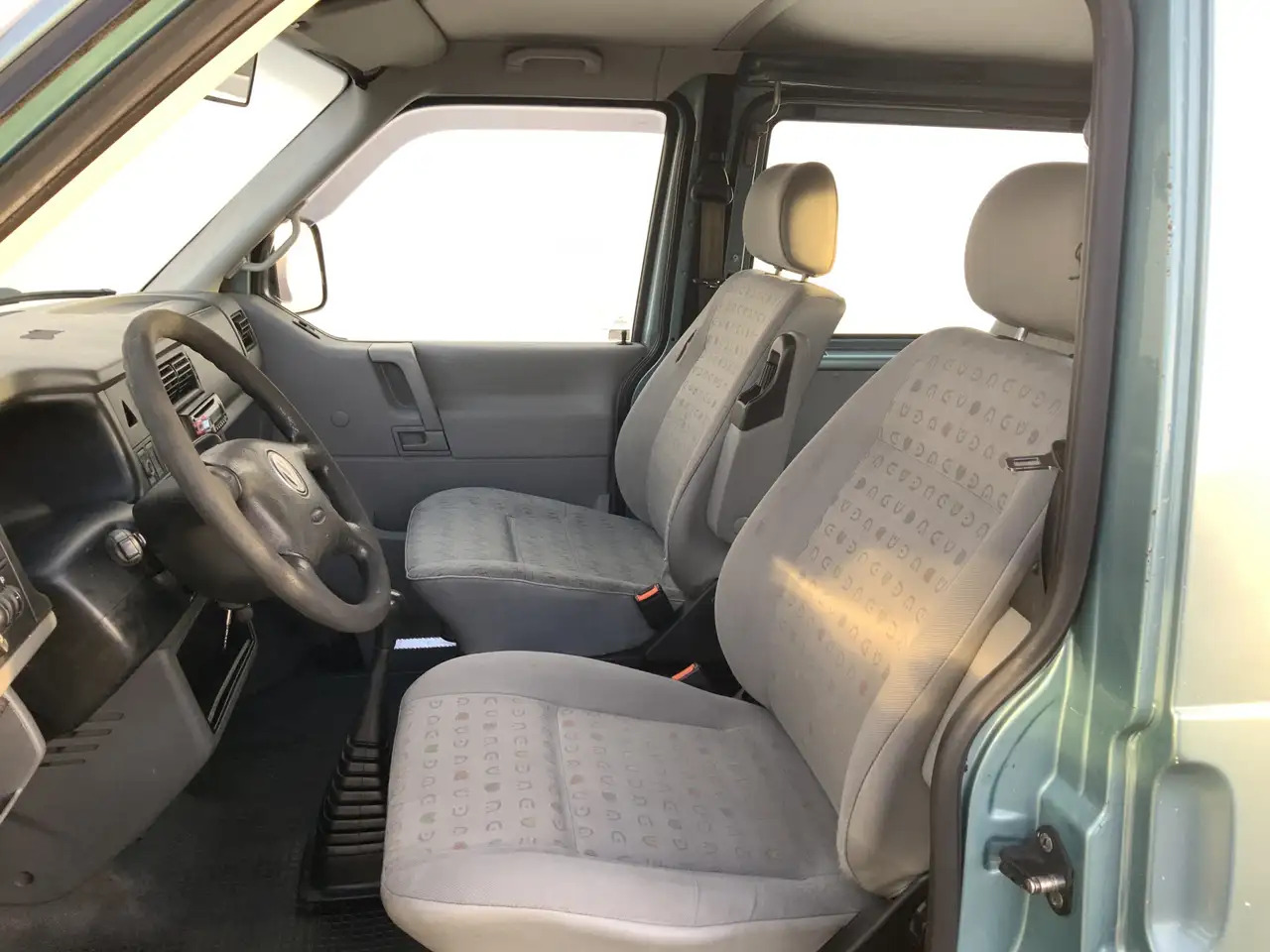 Volkswagen MARGE ! 2.5 TDI 292 Dub Cab 5 Zits Airco Cruise Tr - Furgoneta combi: foto 4 Volkswagen MARGE ! 2.5 TDI 292 Dub Cab 5 Zits Airco Cruise Tr - Furgoneta combi: foto 4