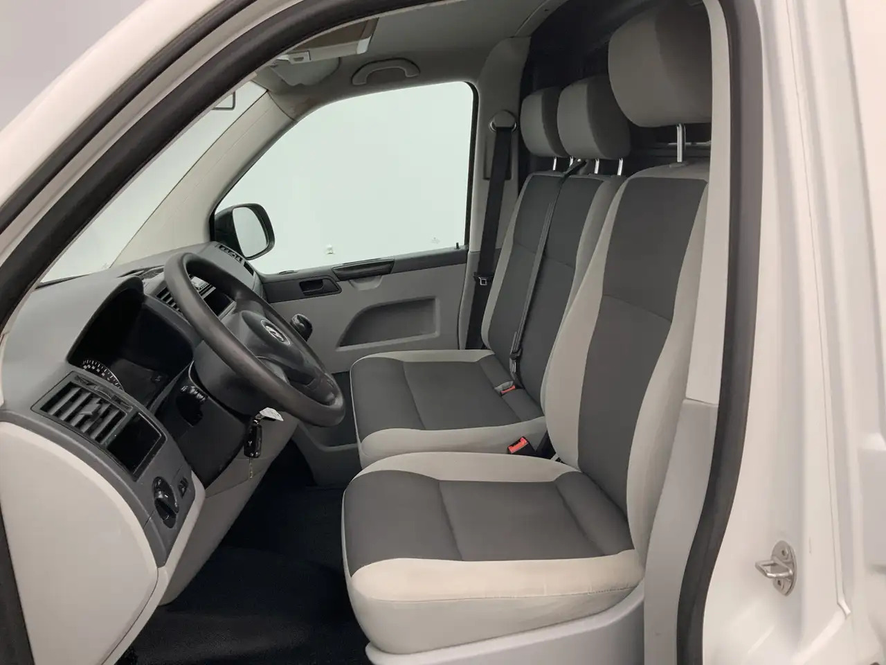 Volkswagen T5 Transporter 2.0 TDI L2H2 Airco Cruise 3 Zits Imperiaal & Trekh - Furgón: foto 5 Volkswagen T5 Transporter 2.0 TDI L2H2 Airco Cruise 3 Zits Imperiaal & Trekh - Furgón: foto 5