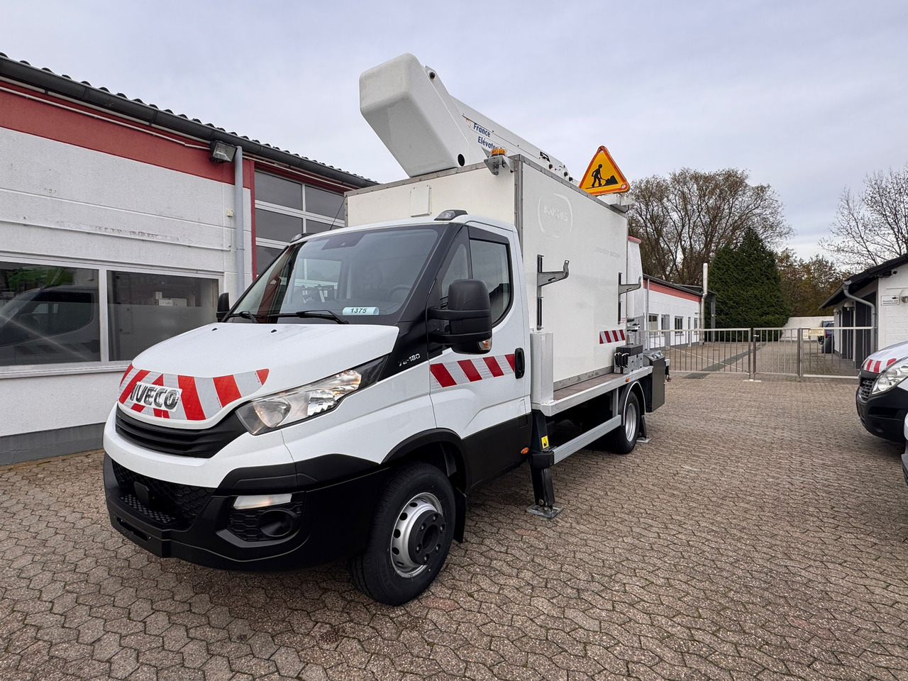 IVECO Daily 70C18 Hubarbeitsbühne Steiger France Elevateur 172 CPL EURO 6C - Camión con plataforma elevadora: foto 1 IVECO Daily 70C18 Hubarbeitsbühne Steiger France Elevateur 172 CPL EURO 6C - Camión con plataforma elevadora: foto 1