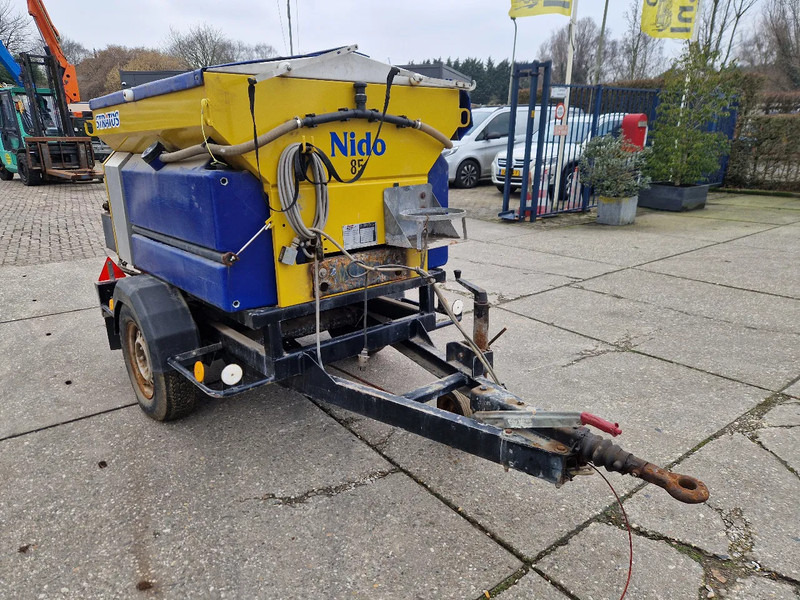 NIDO Stratos B08-15 nat zoutstrooier aanhanger - Esparcidor de sal: foto 4 NIDO Stratos B08-15 nat zoutstrooier aanhanger - Esparcidor de sal: foto 4