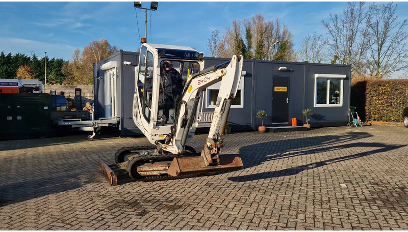 WACKER NEUSON 2404RD kan op een helling draaien - Miniexcavadora: foto 1 WACKER NEUSON 2404RD kan op een helling draaien - Miniexcavadora: foto 1