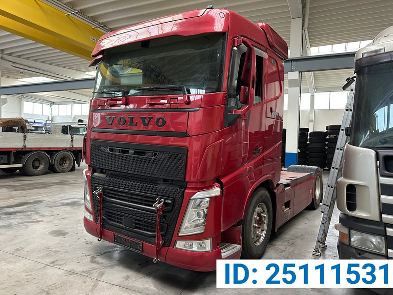 Volvo FH 500 "FIRE DAMAGE" - Cabeza tractora: foto 1 Volvo FH 500 "FIRE DAMAGE" - Cabeza tractora: foto 1