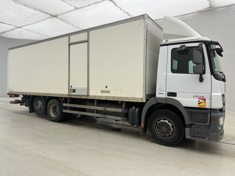 Mercedes-Benz Actros 2536 - 6x2 - Camión caja cerrada: foto 3 Mercedes-Benz Actros 2536 - 6x2 - Camión caja cerrada: foto 3