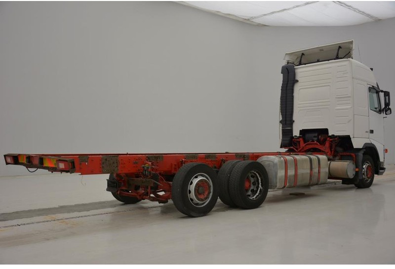 Volvo FH12.380 - 6x2 Globetrotter* - Camión chasis: foto 4 Volvo FH12.380 - 6x2 Globetrotter* - Camión chasis: foto 4