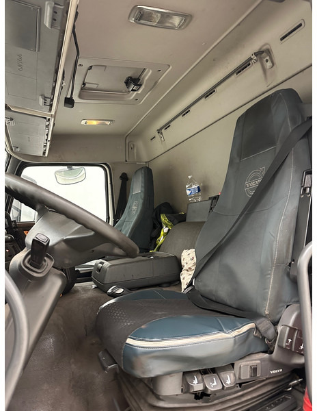 Camión cisterna para transporte de combustible Volvo FM 300 - 6x2: foto 14 Camión cisterna para transporte de combustible Volvo FM 300 - 6x2: foto 14