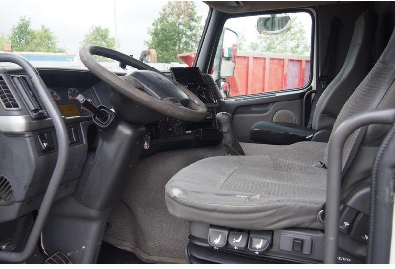 Camión caja cerrada Volvo FM9.260: foto 13