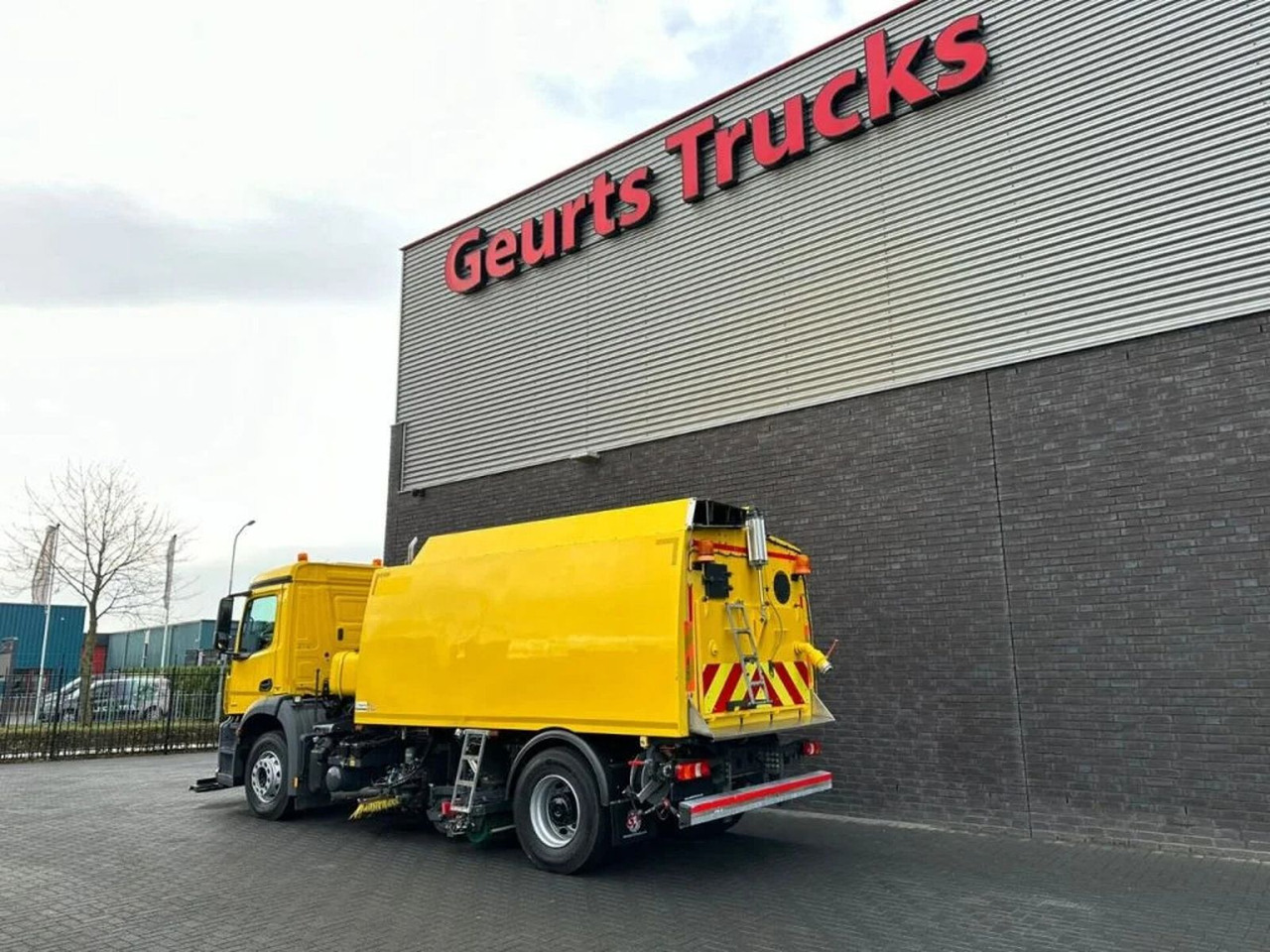 Mercedes-Benz Arocs 1824 4X2 BEAM A9000 SWEEPING TRUCK/ KEHRMA - Barredora vial: foto 3 Mercedes-Benz Arocs 1824 4X2 BEAM A9000 SWEEPING TRUCK/ KEHRMA - Barredora vial: foto 3