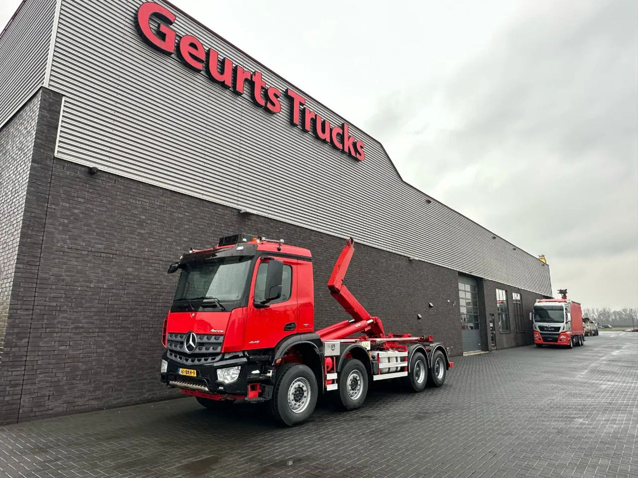 Mercedes-Benz Arocs 8X4 VDL S-30-6600 HAAKARMSYSTEEM/ABROLLKIP - Camión multibasculante: foto 2 Mercedes-Benz Arocs 8X4 VDL S-30-6600 HAAKARMSYSTEEM/ABROLLKIP - Camión multibasculante: foto 2