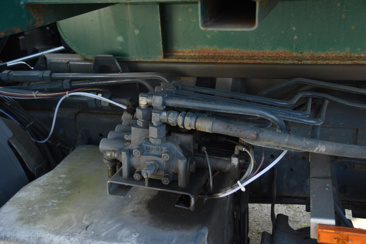 SCANIA P94 220 - Camión volquete: foto 3 SCANIA P94 220 - Camión volquete: foto 3