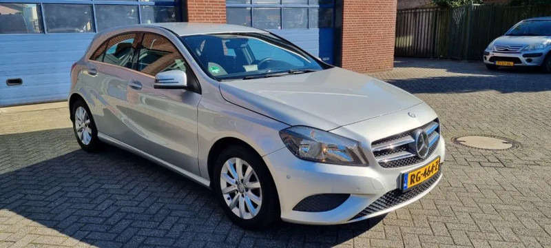 Mercedes-Benz A-Klasse 180 automaat.. 180 automaat - Coche: foto 1 Mercedes-Benz A-Klasse 180 automaat.. 180 automaat - Coche: foto 1