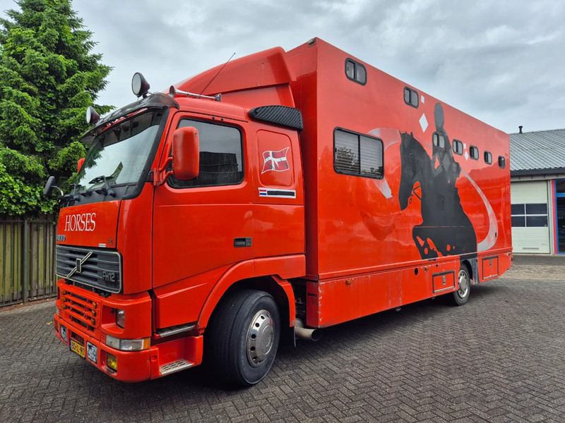 Volvo FH 12.... 380pk luchtgeveerd voor en achteras - Camión para caballos: foto 1 Volvo FH 12.... 380pk luchtgeveerd voor en achteras - Camión para caballos: foto 1