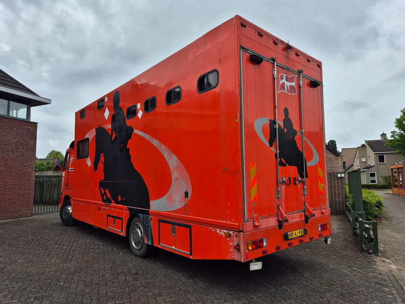 Volvo FH 12.... 380pk luchtgeveerd voor en achteras - Camión para caballos: foto 2 Volvo FH 12.... 380pk luchtgeveerd voor en achteras - Camión para caballos: foto 2